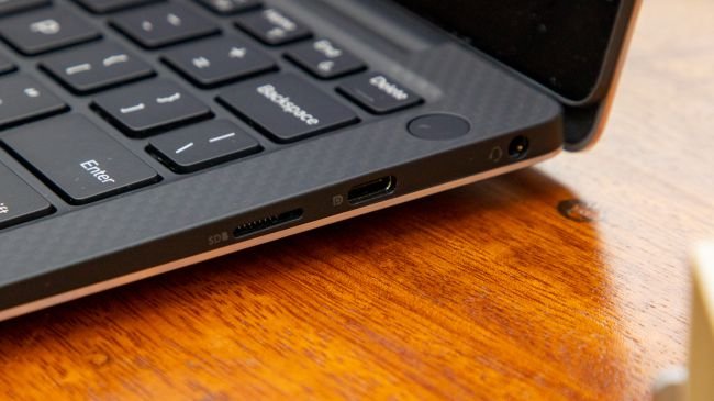 Các&nbsp;cổng&nbsp;bên&nbsp;cạnh&nbsp;phải