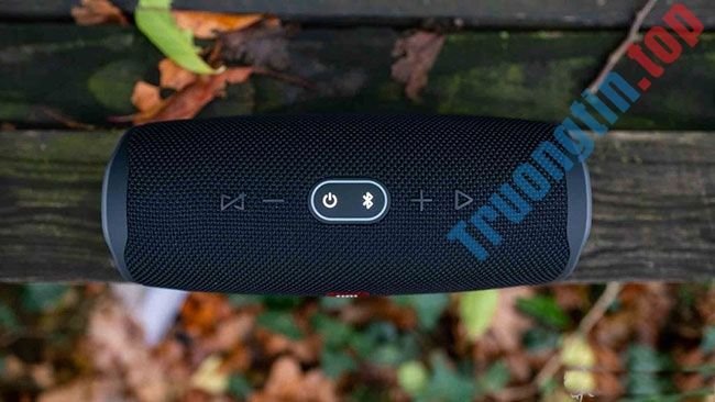 Các&nbsp;nút&nbsp;phía&nbsp;trên&nbsp;loa