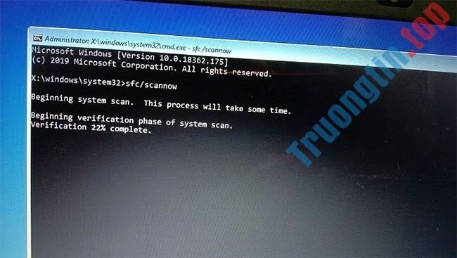 Màn&nbsp;hình&nbsp;Command&nbsp;Prompt&nbsp;hiển&nbsp;thị&nbsp;trên&nbsp;phông&nbsp;nền&nbsp;màu&nbsp;xanh&nbsp;lam&nbsp;ở&nbsp;Safe&nbsp;Mode