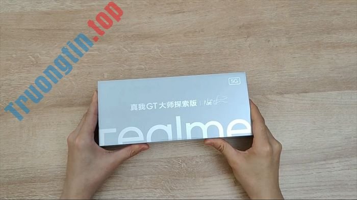 Trên tay Realme GT Master Explorer Edition – Smartphone sành điệu giá chỉ từ 10,3 triệu đồng 2 Trên tay Realme GT Master Explorer Edition – Smartphone sành điệu giá chỉ từ 10,3 triệu đồng