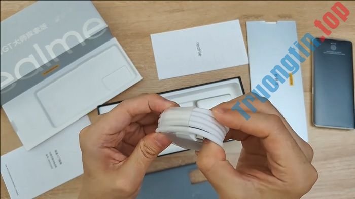 Trên tay Realme GT Master Explorer Edition – Smartphone sành điệu giá chỉ từ 10,3 triệu đồng 3 Trên tay Realme GT Master Explorer Edition – Smartphone sành điệu giá chỉ từ 10,3 triệu đồng