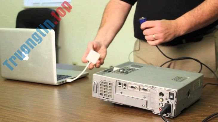 Hướng&nbsp;dẫn&nbsp;kết&nbsp;nối&nbsp;Macbook&nbsp;với&nbsp;máy&nbsp;chiếu&nbsp;nhanh&nbsp;đơn&nbsp;giản,&nbsp;dễ&nbsp;hiểu