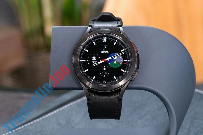 Trên&nbsp;tay&nbsp;Samsung&nbsp;Galaxy&nbsp;Watch4&nbsp;Classic