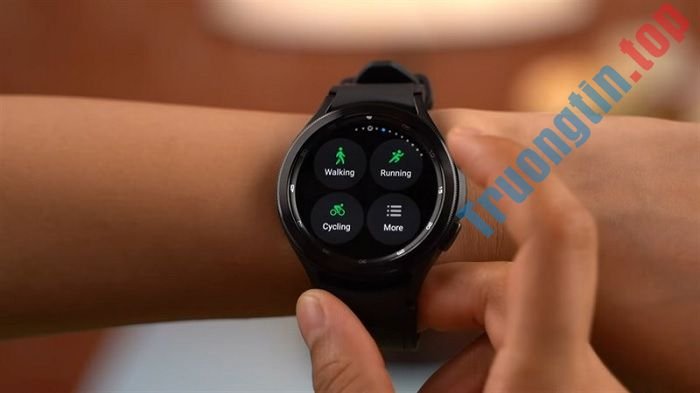 Đánh&nbsp;giá&nbsp;nhanh&nbsp;Samsung&nbsp;Galaxy&nbsp;Watch4&nbsp;Classic&nbsp;–&nbsp;Smartwatch&nbsp;cổ&nbsp;điển&nbsp;đầy&nbsp;tinh&nbsp;tế&nbsp;với&nbsp;nhiều&nbsp;cải&nbsp;tiến&nbsp;về&nbsp;phần&nbsp;cứng