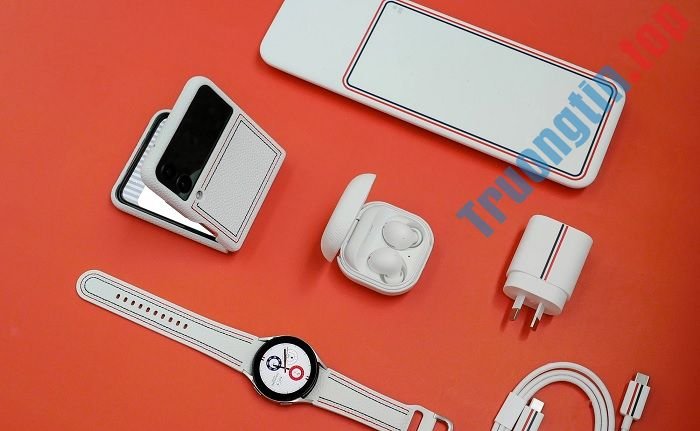 Mở hộp Galaxy Z Flip3 5G Thom Browne Edition: Dành cho những cô nàng sành điệu, giá “sương sương” 57 triệu đồng 7 Mở hộp Galaxy Z Flip3 5G Thom Browne Edition: Dành cho những cô nàng sành điệu, giá “sương sương” 57 triệu đồng