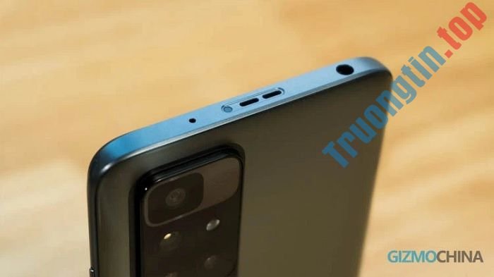 Trên&nbsp;tay&nbsp;Redmi&nbsp;10&nbsp;–&nbsp;Smartphone&nbsp;giá&nbsp;rẻ&nbsp;màn&nbsp;hình&nbsp;đục&nbsp;lỗ&nbsp;thời&nbsp;thượng,&nbsp;pin&nbsp;trâu,&nbsp;hiệu&nbsp;năng&nbsp;ổn&nbsp;định