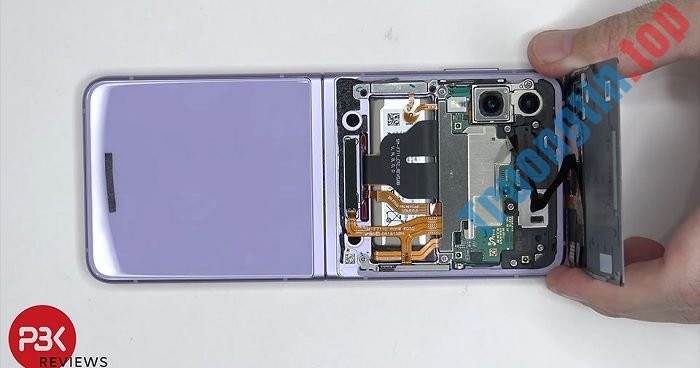 PBKreviews&nbsp;tiếp&nbsp;tục&nbsp;tung&nbsp;video&nbsp;“phẫu&nbsp;thuật”&nbsp;và&nbsp;khám&nbsp;phá&nbsp;bên&nbsp;trong&nbsp;Galaxy&nbsp;Z&nbsp;Flip3&nbsp;5G