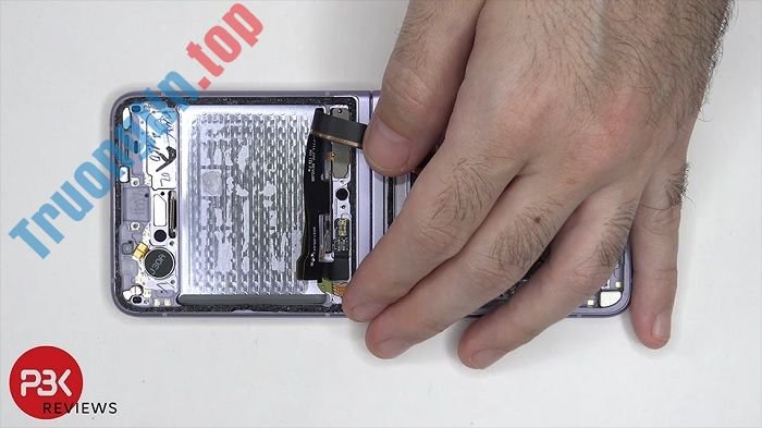 PBKreviews&nbsp;tiếp&nbsp;tục&nbsp;tung&nbsp;video&nbsp;“phẫu&nbsp;thuật”&nbsp;và&nbsp;khám&nbsp;phá&nbsp;bên&nbsp;trong&nbsp;Galaxy&nbsp;Z&nbsp;Flip3&nbsp;5G