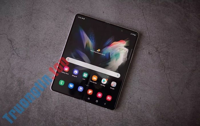 Mở hộp Galaxy Z Fold3 5G màu Bạc Phantom: Siêu phẩm hội tụ nhiều công nghệ và tính năng đỉnh nhất của Samsung 7 Mở hộp Galaxy Z Fold3 5G màu Bạc Phantom: Siêu phẩm hội tụ nhiều công nghệ và tính năng đỉnh nhất của Samsung
