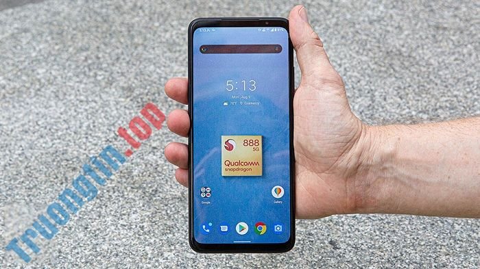 So&nbsp;sánh&nbsp;Snapdragon&nbsp;Phone&nbsp;và&nbsp;iQOO&nbsp;8:&nbsp;Smartphone&nbsp;đầu&nbsp;tiên&nbsp;của&nbsp;Qualcomm&nbsp;liệu&nbsp;có&nbsp;“ngon”?
