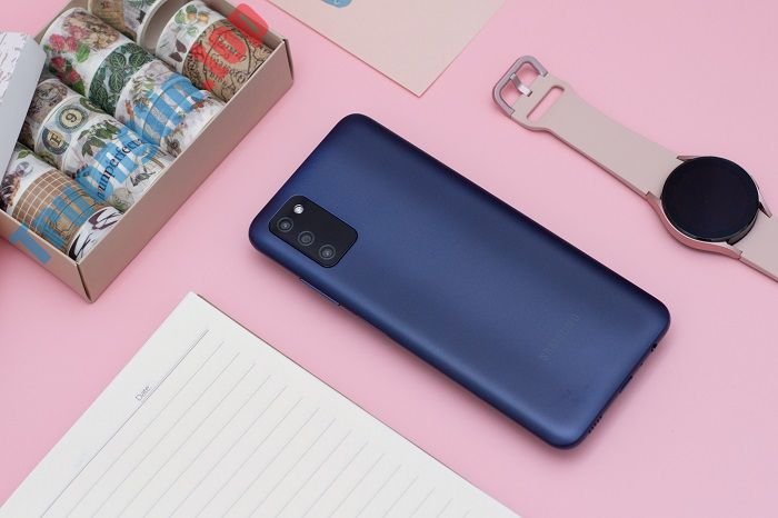 Nhờ&nbsp;bậc&nbsp;thầy&nbsp;trải&nbsp;nghiệm&nbsp;Galaxy&nbsp;A03s,&nbsp;cả&nbsp;lớp&nbsp;xa&nbsp;mặt&nbsp;nhưng&nbsp;không&nbsp;cách&nbsp;lòng&nbsp;năm&nbsp;học&nbsp;mới&nbsp;với&nbsp;pin&nbsp;khủng&nbsp;5000mAh