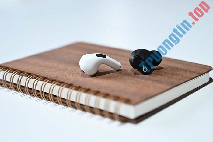 So&nbsp;sánh&nbsp;AirPods&nbsp;Pro&nbsp;và&nbsp;Beats&nbsp;Studio&nbsp;Buds:&nbsp;Gà&nbsp;cùng&nbsp;một&nbsp;mẹ&nbsp;có&nbsp;gì&nbsp;khác&nbsp;nhau?