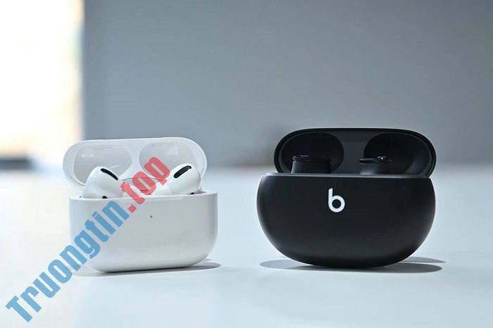 So&nbsp;sánh&nbsp;AirPods&nbsp;Pro&nbsp;và&nbsp;Beats&nbsp;Studio&nbsp;Buds:&nbsp;Gà&nbsp;cùng&nbsp;một&nbsp;mẹ&nbsp;có&nbsp;gì&nbsp;khác&nbsp;nhau?