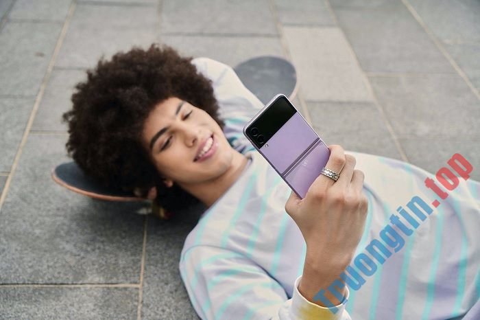 Galaxy Z Flip3 5G có gì đặc biệt để thuyết phục người dùng xuống tiền? 6 Galaxy Z Flip3 5G có gì đặc biệt để thuyết phục người dùng xuống tiền?