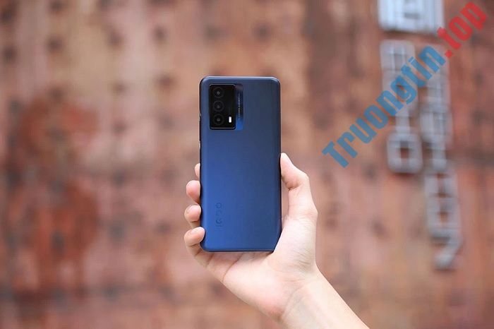 Trên&nbsp;tay&nbsp;vivo&nbsp;iQOO&nbsp;Z5:&nbsp;Giá&nbsp;dưới&nbsp;7&nbsp;triệu&nbsp;sở&nbsp;hữu&nbsp;màn&nbsp;hình&nbsp;120Hz,&nbsp;3&nbsp;camera,&nbsp;chip&nbsp;Snapdragon&nbsp;778G&nbsp;5G