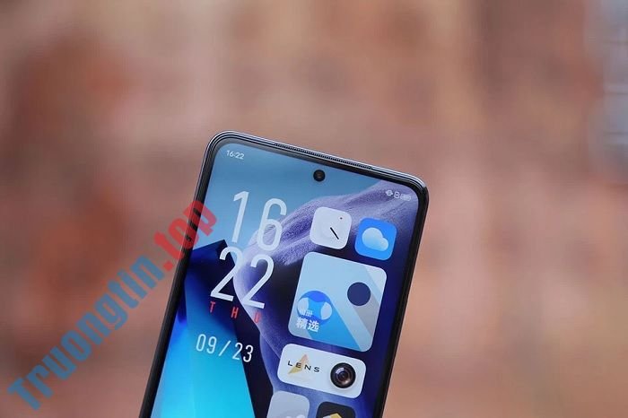 Trên&nbsp;tay&nbsp;vivo&nbsp;iQOO&nbsp;Z5:&nbsp;Giá&nbsp;dưới&nbsp;7&nbsp;triệu&nbsp;sở&nbsp;hữu&nbsp;màn&nbsp;hình&nbsp;120Hz,&nbsp;3&nbsp;camera,&nbsp;chip&nbsp;Snapdragon&nbsp;778G&nbsp;5G