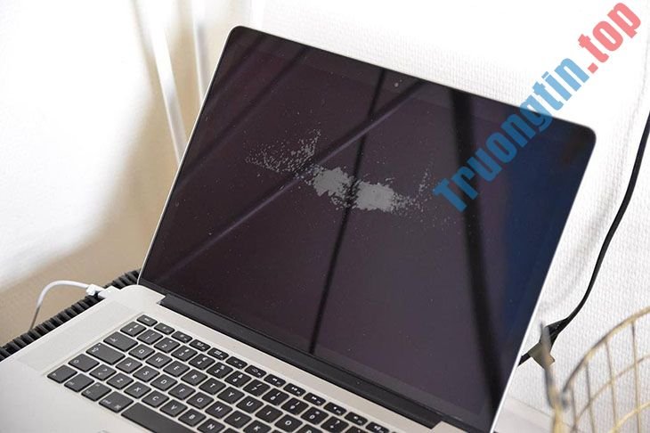 Có&nbsp;nên&nbsp;dán&nbsp;màn&nbsp;hình&nbsp;cho&nbsp;laptop&nbsp;không?