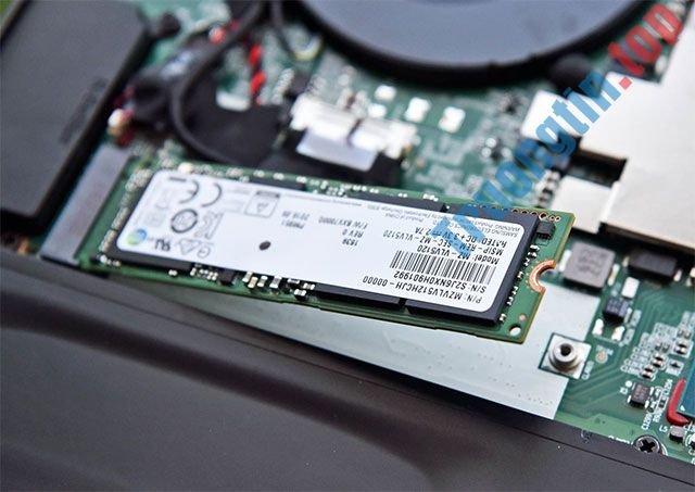 eMMC&nbsp;và&nbsp;SSD&nbsp;khác&nbsp;nhau&nbsp;ra&nbsp;sao?&nbsp;Nên&nbsp;mua&nbsp;loại&nbsp;nào?