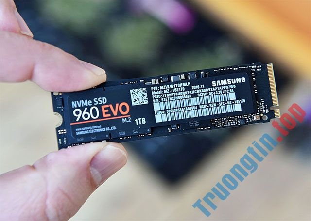 eMMC và SSD khác nhau ra sao? Nên mua loại nào?