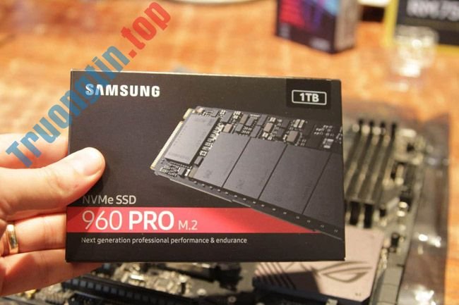 Làm&nbsp;thế&nbsp;nào&nbsp;để&nbsp;cài&nbsp;đặt&nbsp;ổ&nbsp;cứng&nbsp;SSD&nbsp;NVMe&nbsp;M.2?