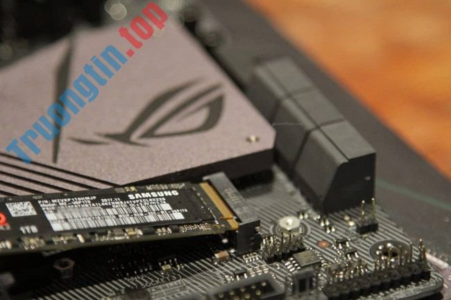 Làm&nbsp;thế&nbsp;nào&nbsp;để&nbsp;cài&nbsp;đặt&nbsp;ổ&nbsp;cứng&nbsp;SSD&nbsp;NVMe&nbsp;M.2?