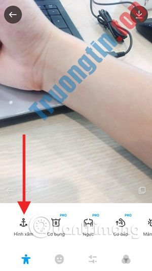 Cách&nbsp;thêm&nbsp;hình&nbsp;xăm&nbsp;vào&nbsp;ảnh&nbsp;bằng&nbsp;ứng&nbsp;dụng&nbsp;Manly