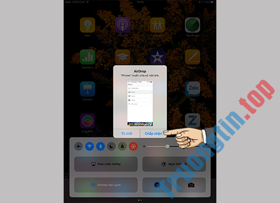 Cách&nbsp;bật&nbsp;và&nbsp;dùng&nbsp;AirDrop&nbsp;trên&nbsp;điện&nbsp;thoại&nbsp;iPhone&nbsp;và&nbsp;MacBook&nbsp;đơn&nbsp;giản