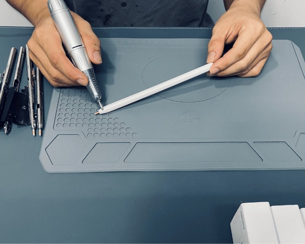 Surface Không Nhận Bút Cảm Ứng