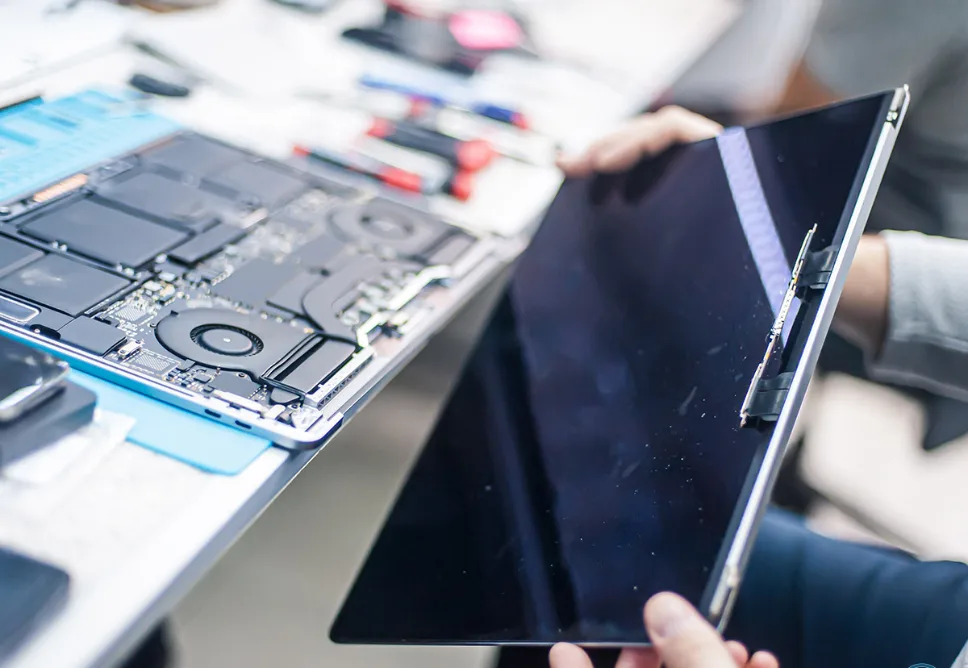 Địa Chỉ Sửa Laptop Bị Sọc Màn Hình Quận 12 Lấy Liền