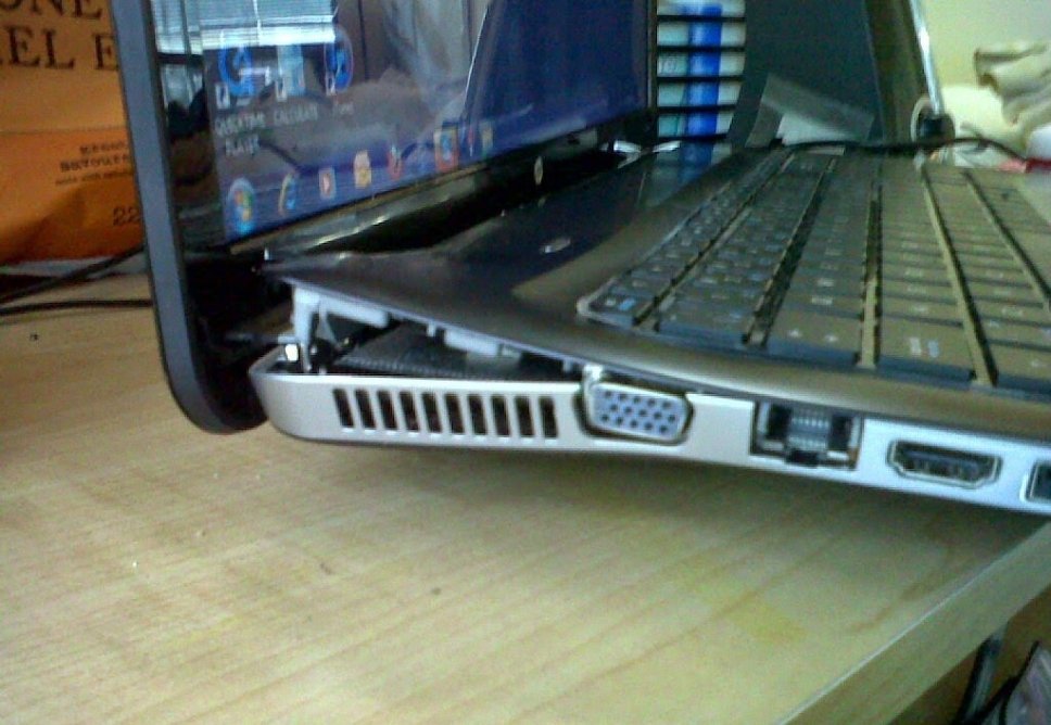 Thay Bản Lề Laptop Quận Bình Tân Giá Rẻ
