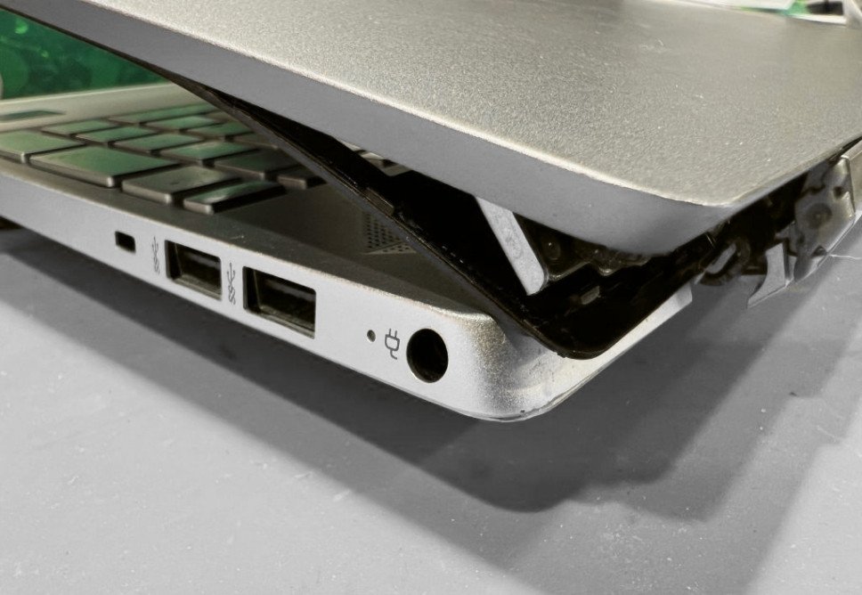 Địa Chỉ Thay Bản Lề Laptop Uy Tín Lấy Ngay Ở Quận 7