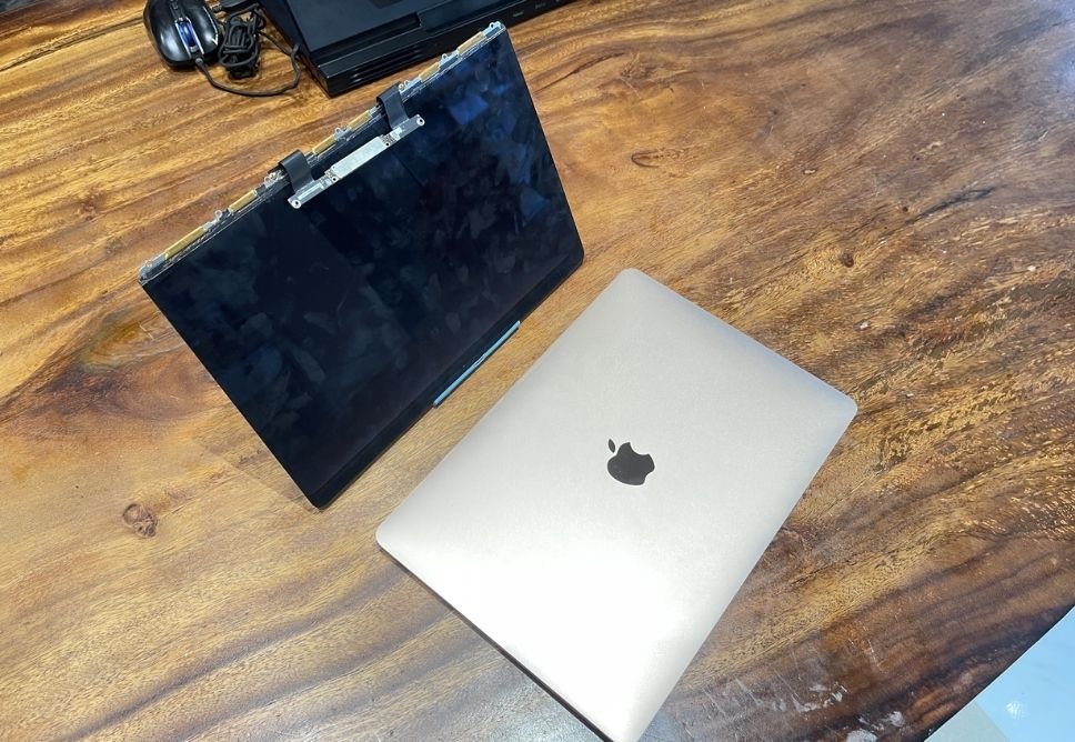 Địa Chỉ Thay Màn Hình Macbook Quận Quận 10 Giá Rẻ